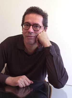 Retrato de César Aira